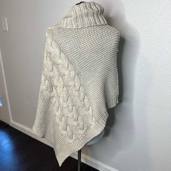 Pull Over Sweater Pancho Turtle Neck - Picture 2 of 6